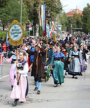 Trachten- und Schützenzug 2017 (©Foto: Martin Schmitz)
